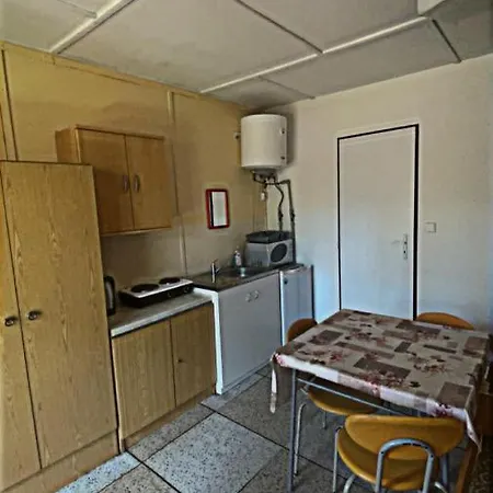 Siska Kemp Lodge *